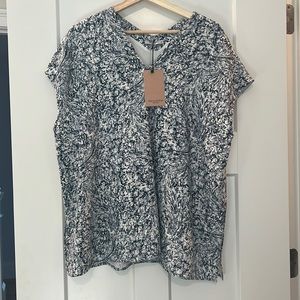 XL MM LaFleur blue, gray, and white marble print top.